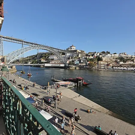 Daire Flh Ribeira With River View *