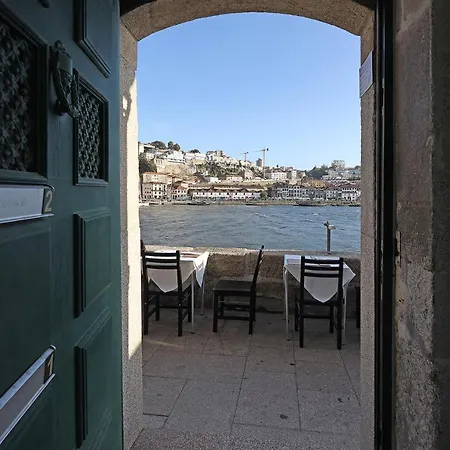 Flh Ribeira With River View شقة *